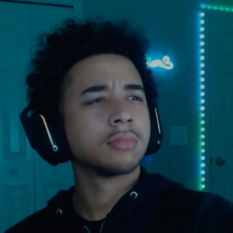 Student EmildzTV